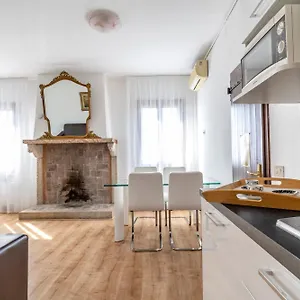 Ca' Dei Carmini Apartment