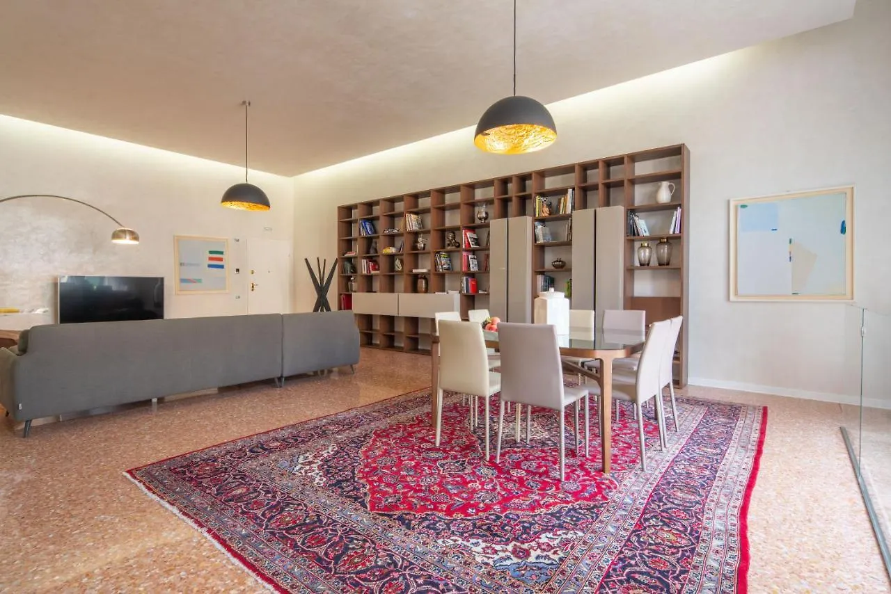 Apartment San Nicolo Canal View Venice