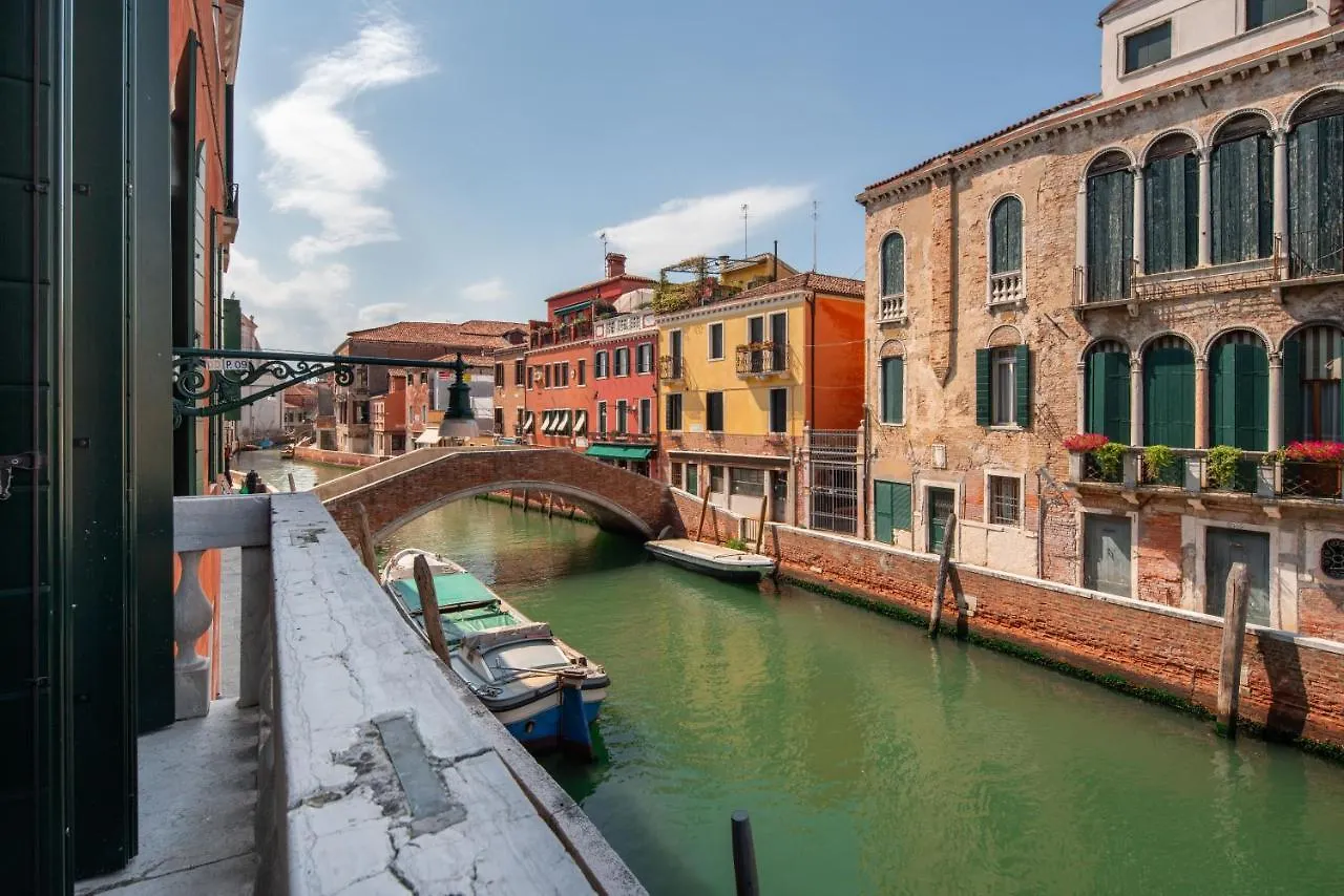 Apartment San Nicolo Canal View Venice