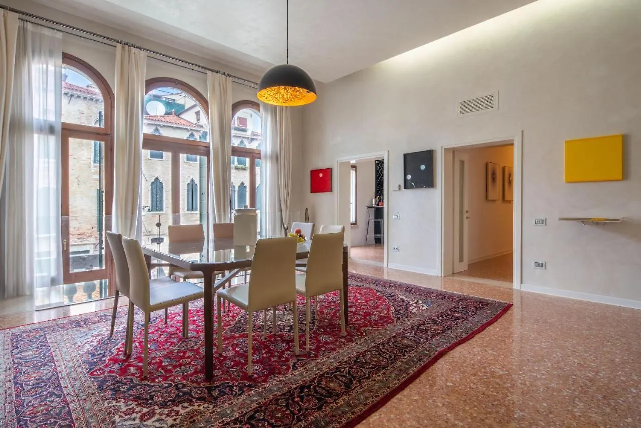 Apartment San Nicolo Canal View Venice