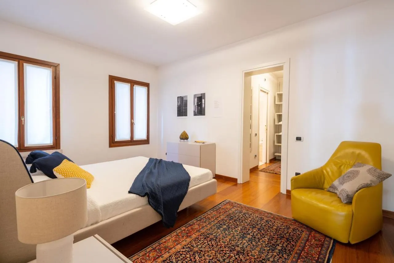 Apartment San Nicolo Canal View Venice
